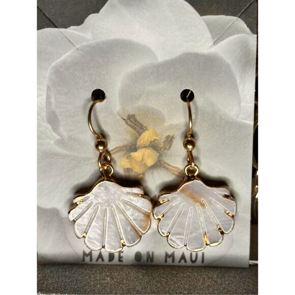 264A. 24k Electroplating Mother of Pearl Sea Shell Earrings - Picture 1 of 3